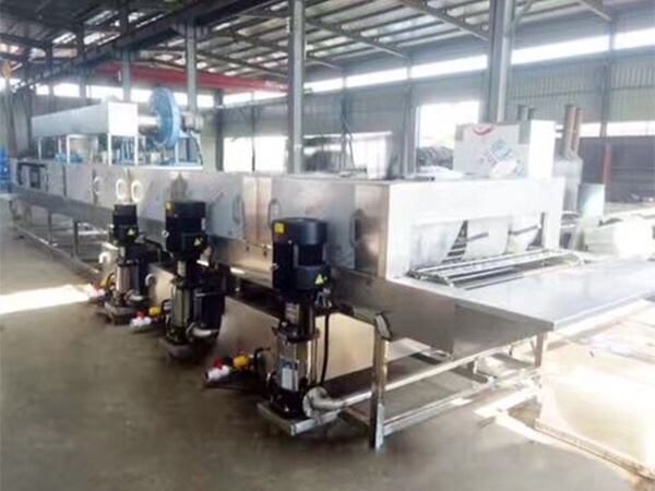 Turnover box cleaning and drying machine